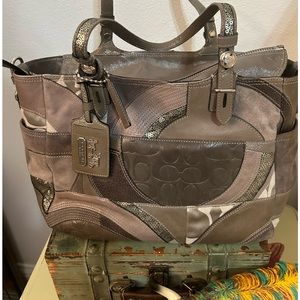 Leaving soon👀👀Coach handbag ❤️